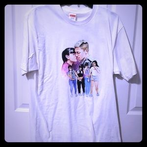 Supreme kiss shirt